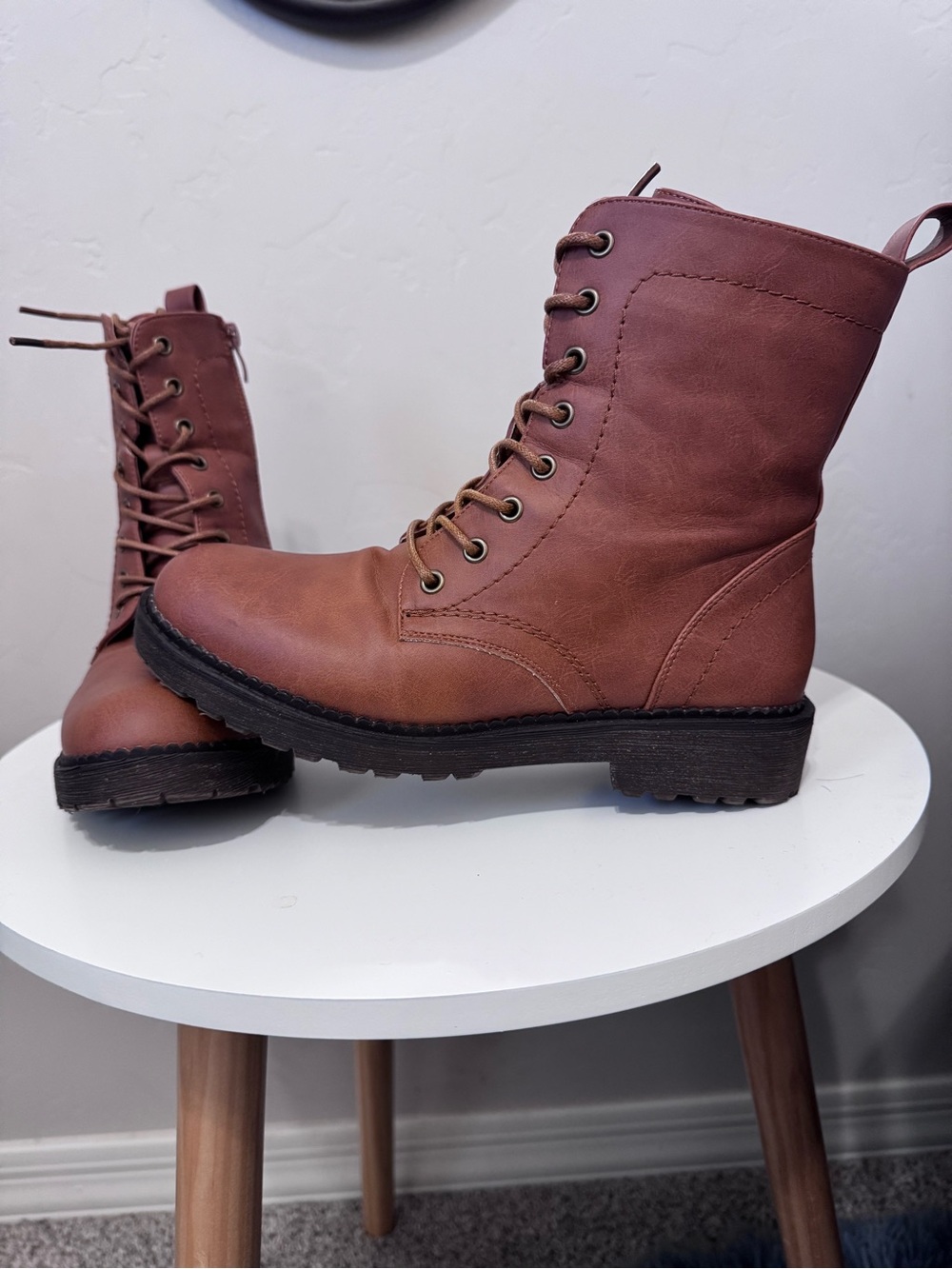 Women’s lace up combat fall boots